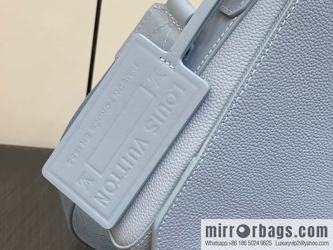[Boutique‑grade] M22505 light blue, full leather men's bag messenger bag series Takeoff messenger bag