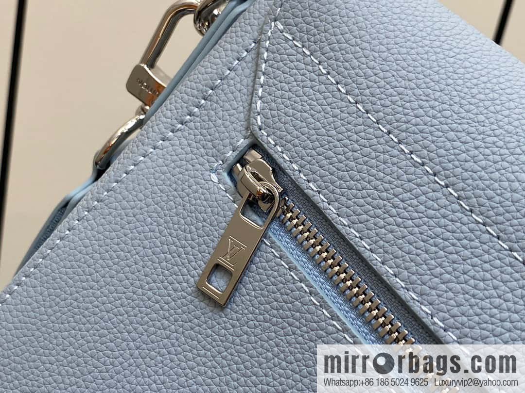 [Boutique‑grade] M22505 light blue, full leather men's bag messenger bag series Takeoff messenger bag