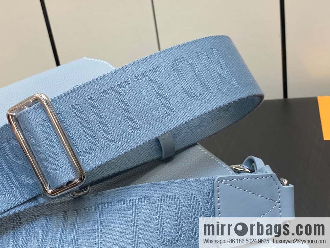[Boutique‑grade] M22505 light blue, full leather men's bag messenger bag series Takeoff messenger bag