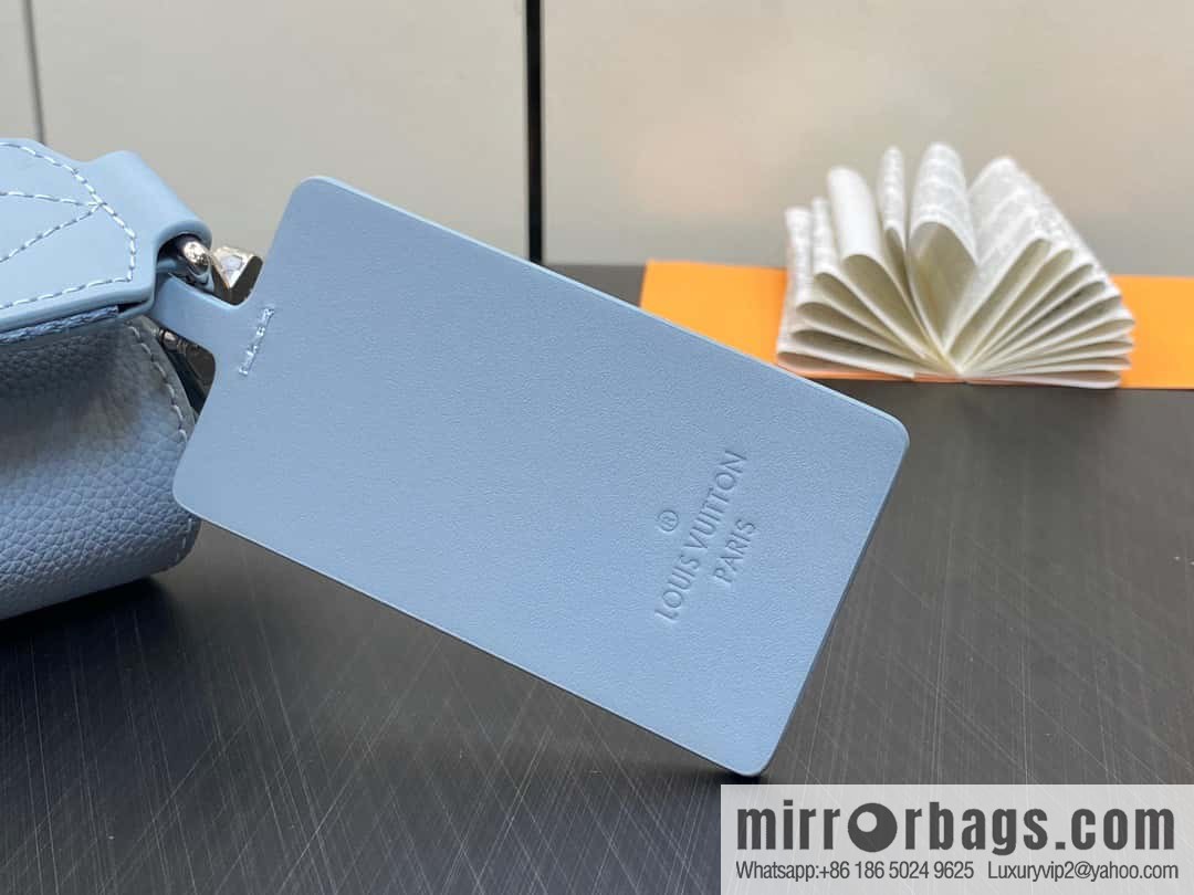 [Boutique‑grade] M22505 light blue, full leather men's bag messenger bag series Takeoff messenger bag