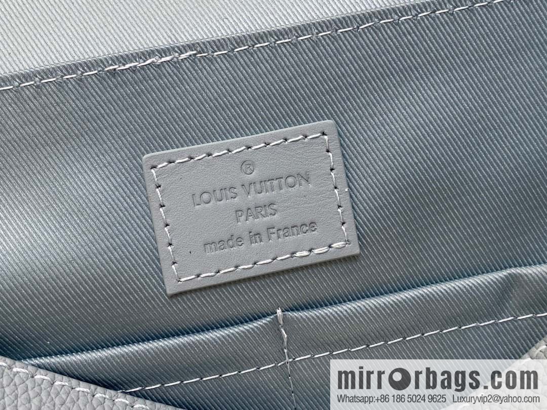 [Boutique‑grade] M22505 light blue, full leather men's bag messenger bag series Takeoff messenger bag