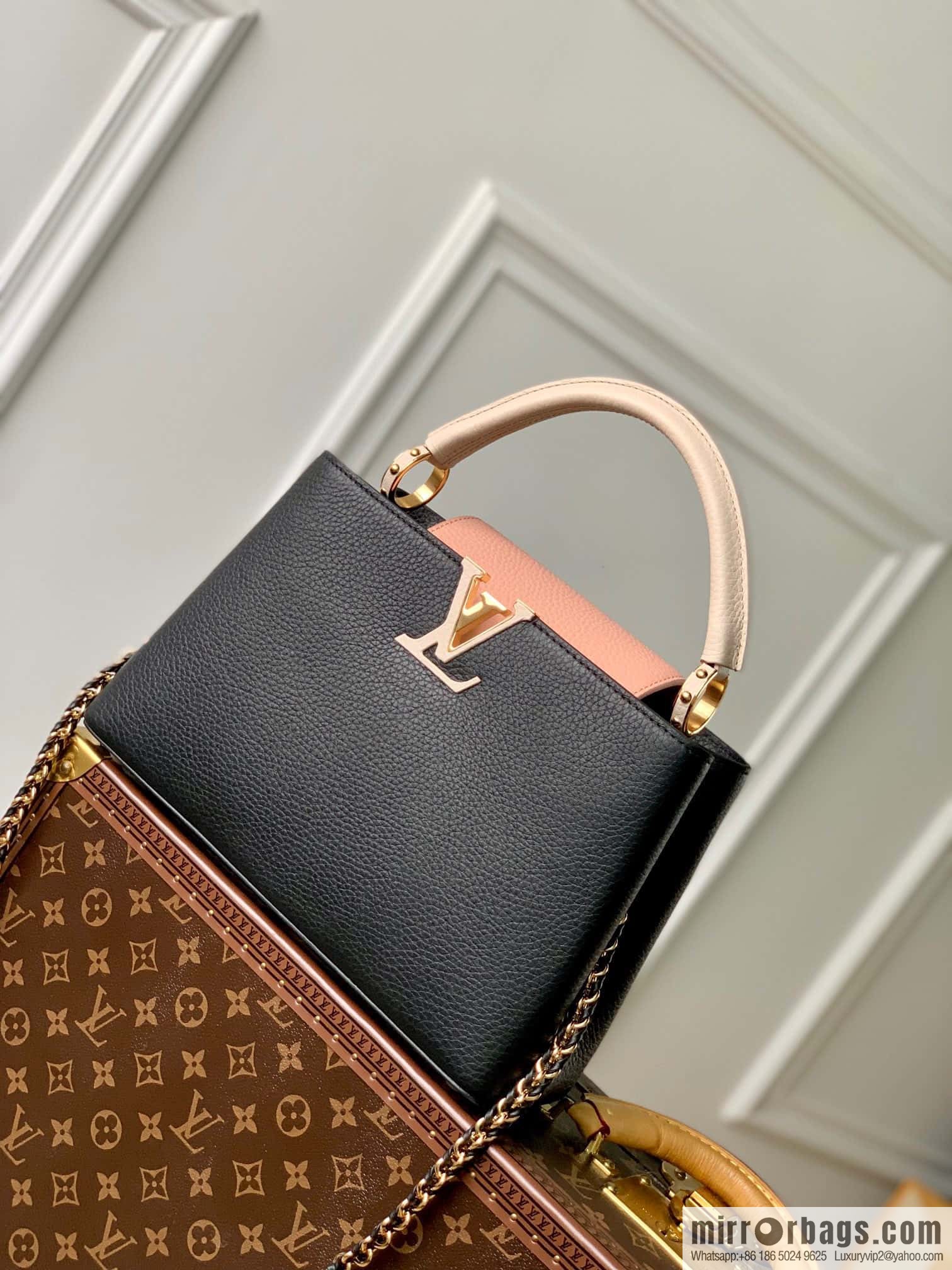 M21689 Capucines, medium, handbag