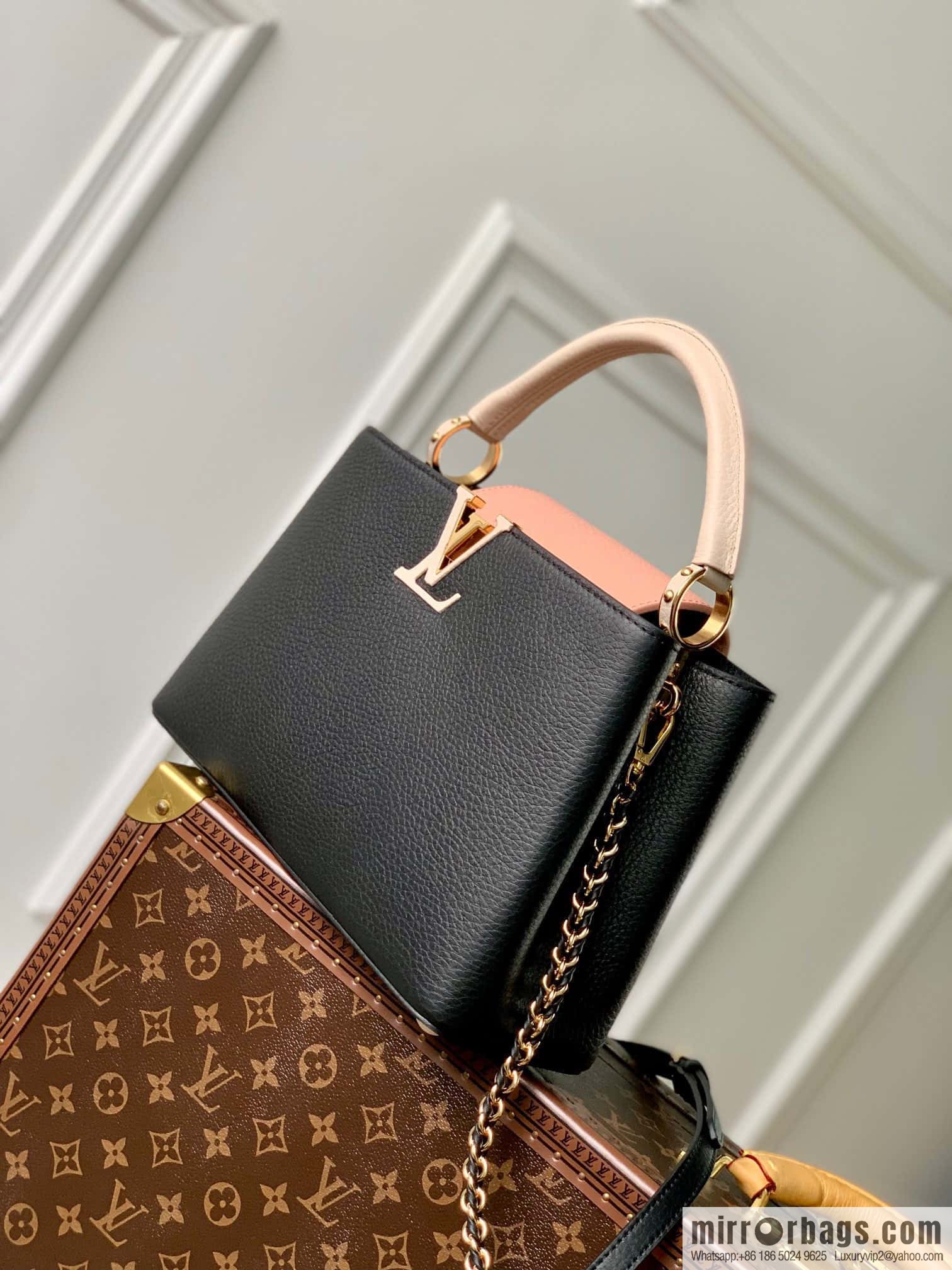 M21689 Capucines small, handbag
