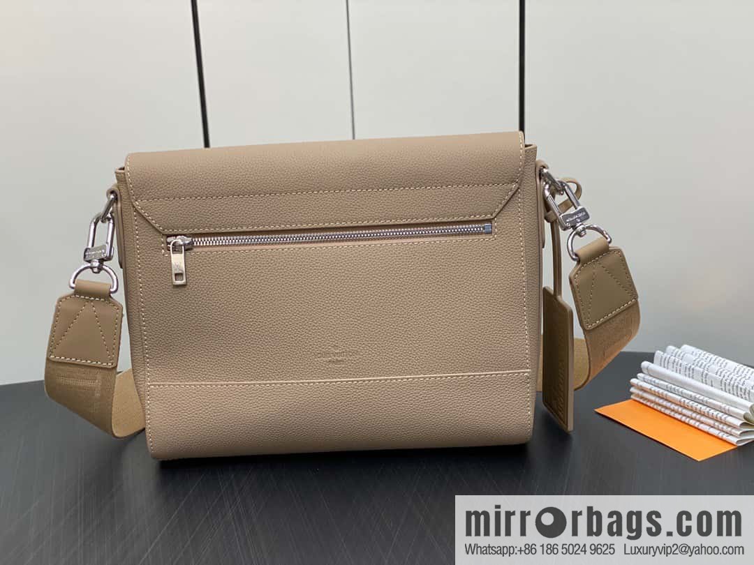 [Boutique‑grade] M22505 apricot, full leather men's bag messenger bag series Takeoff messenger bag