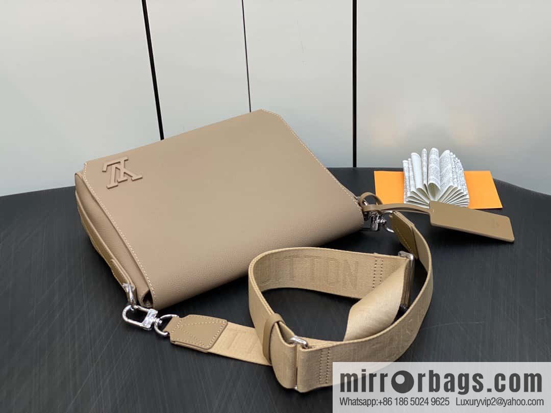 [Boutique‑grade] M22505 apricot, full leather men's bag messenger bag series Takeoff messenger bag