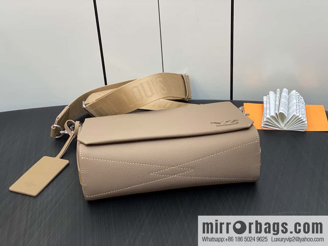 [Boutique‑grade] M22505 apricot, full leather men's bag messenger bag series Takeoff messenger bag
