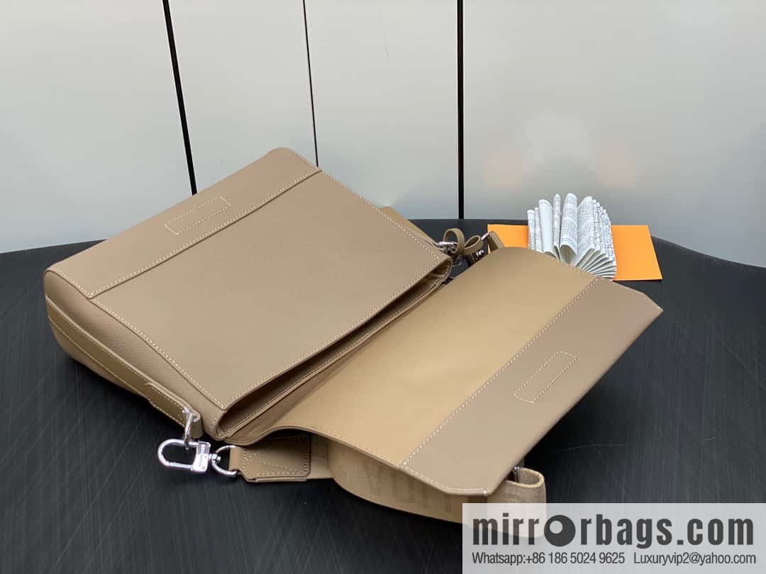[Boutique‑grade] M22505 apricot, full leather men's bag messenger bag series Takeoff messenger bag