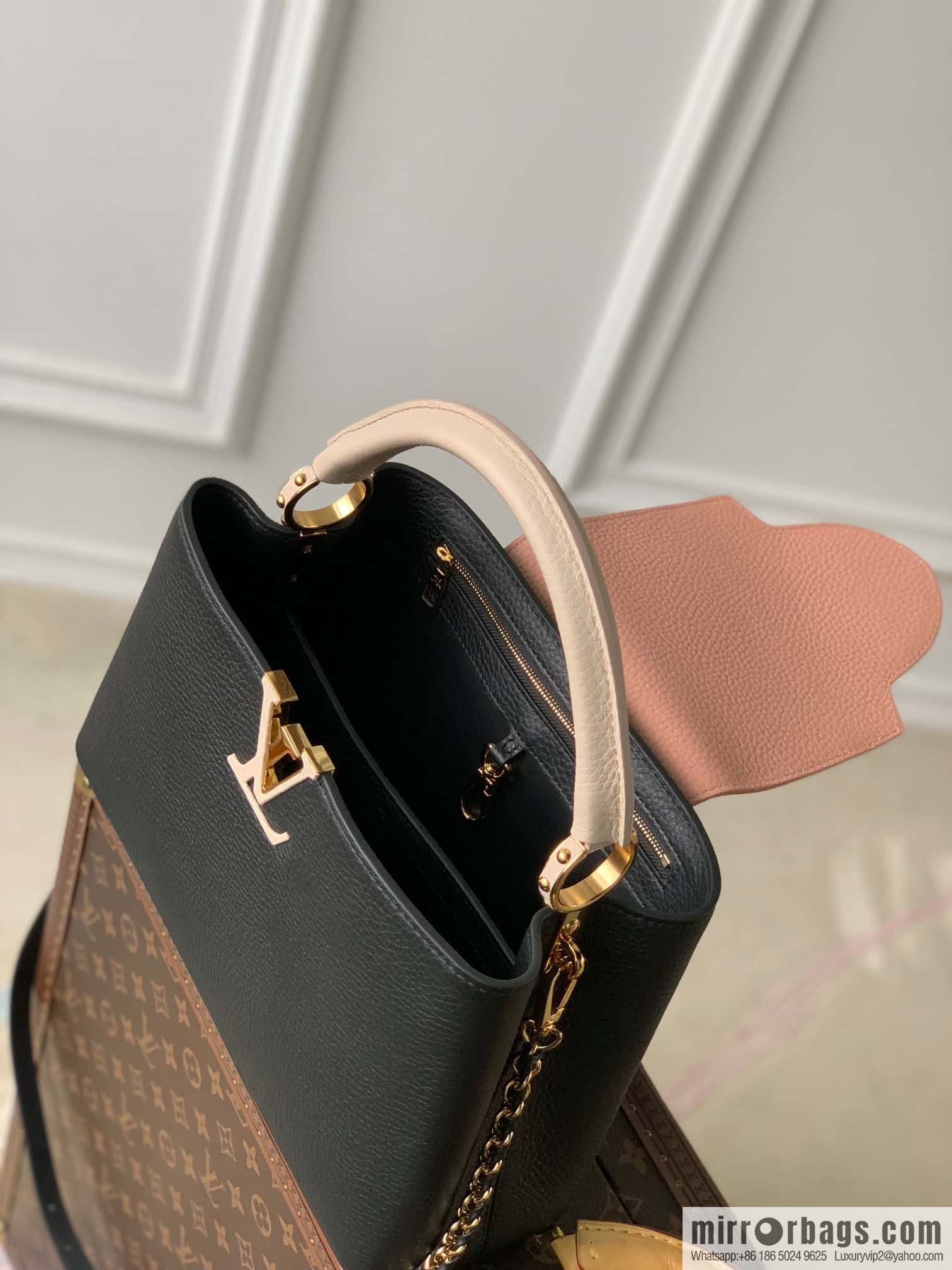 M21689 Capucines small, handbag