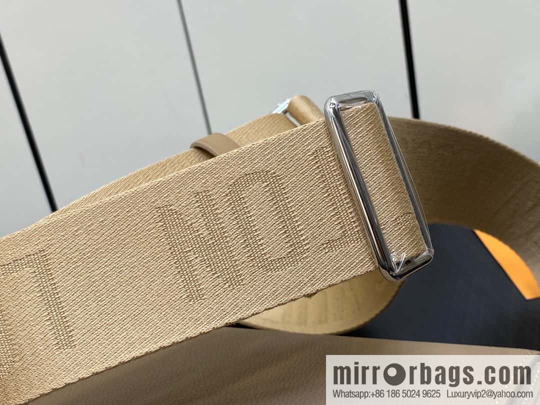 [Boutique‑grade] M22505 apricot, full leather men's bag messenger bag series Takeoff messenger bag