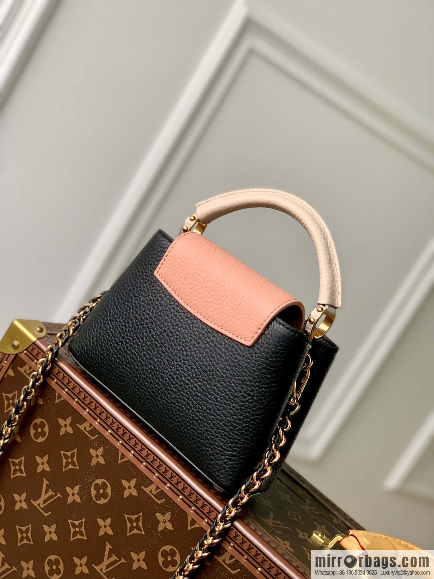 M21689 Capucines BB handbag