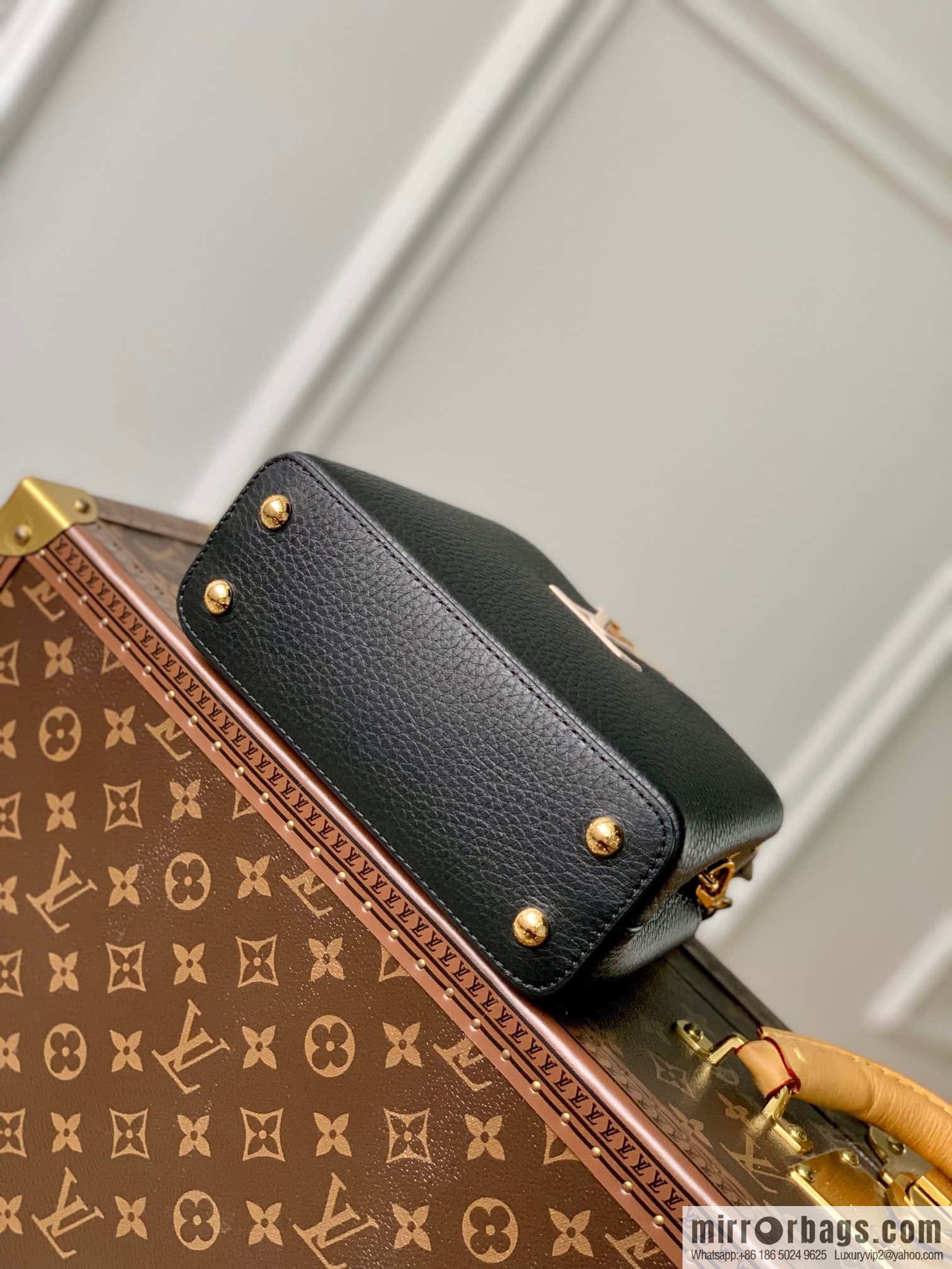 M21689 Capucines BB handbag
