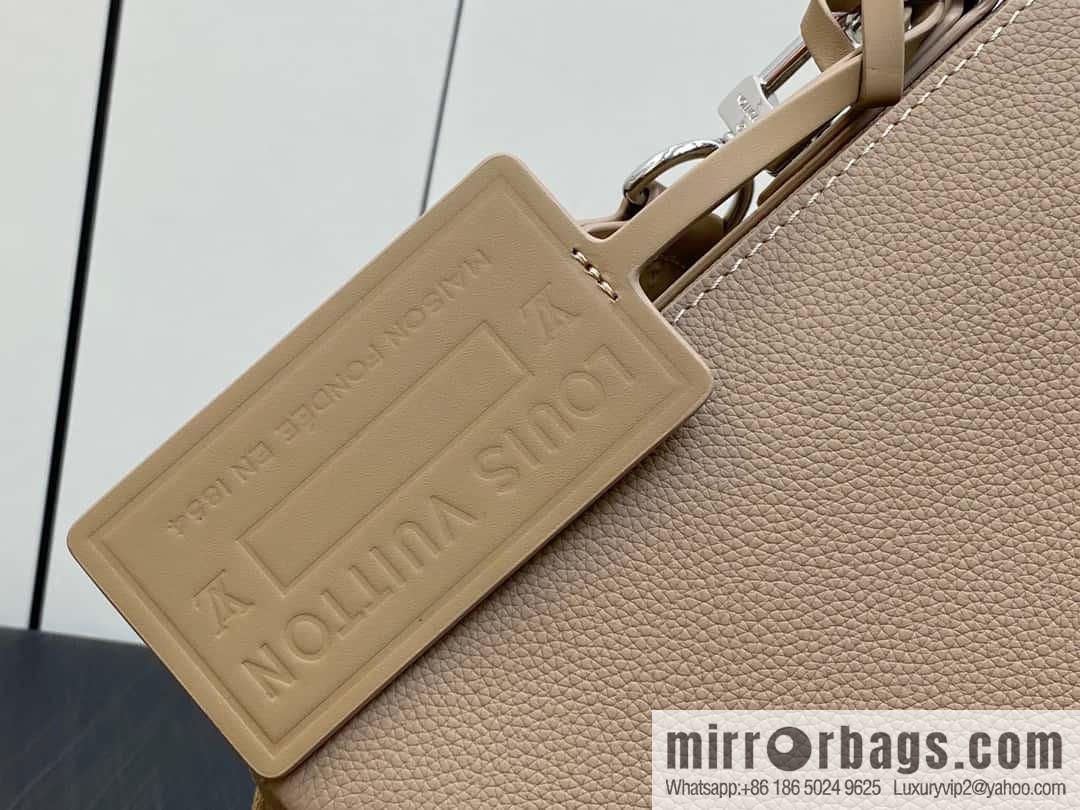 [Boutique‑grade] M22505 apricot, full leather men's bag messenger bag series Takeoff messenger bag