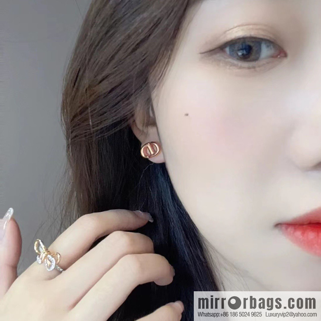 New ☑️ DIOR rose gold CD stud earrings
