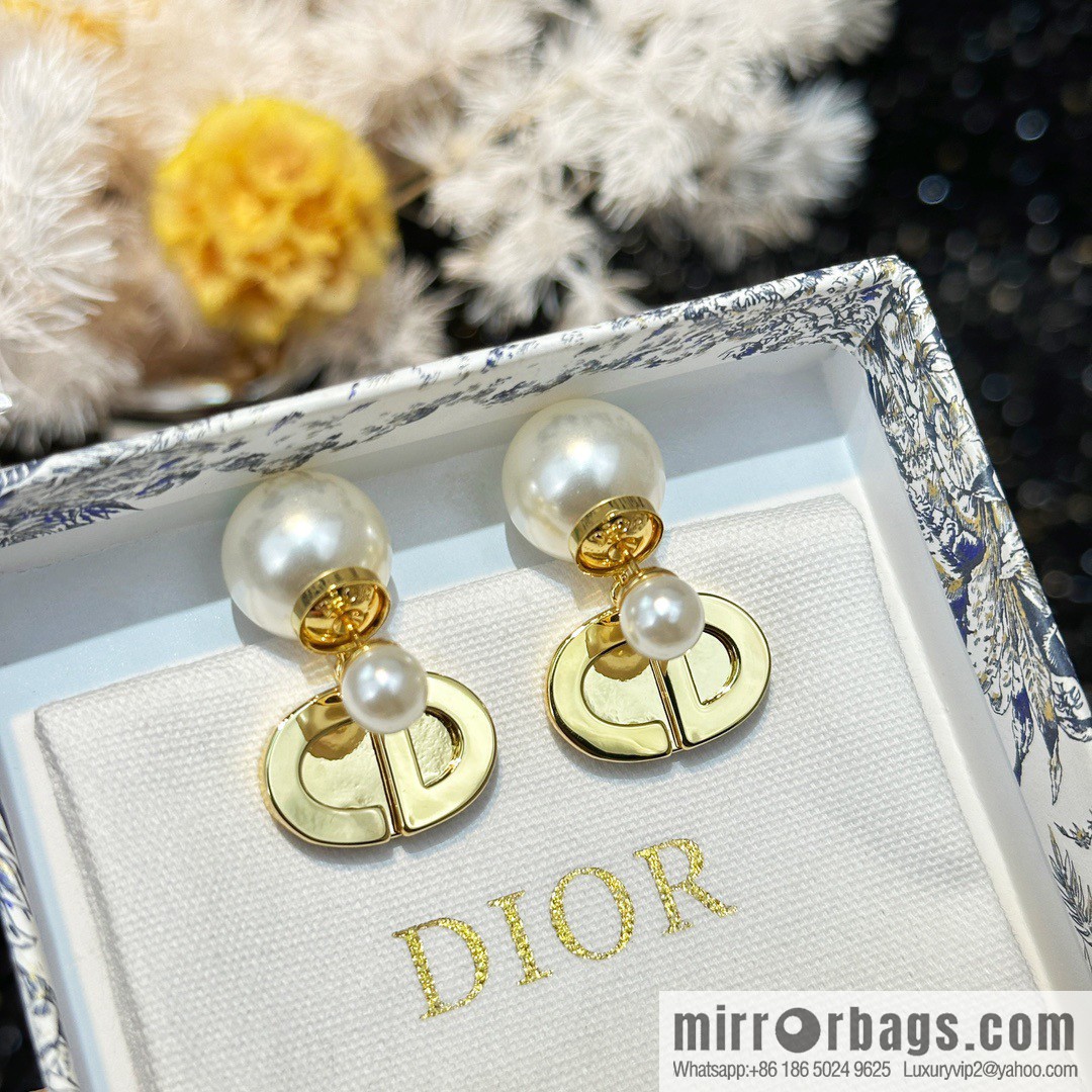 New ☑️ DIOR gold CD size pearl stud earrings