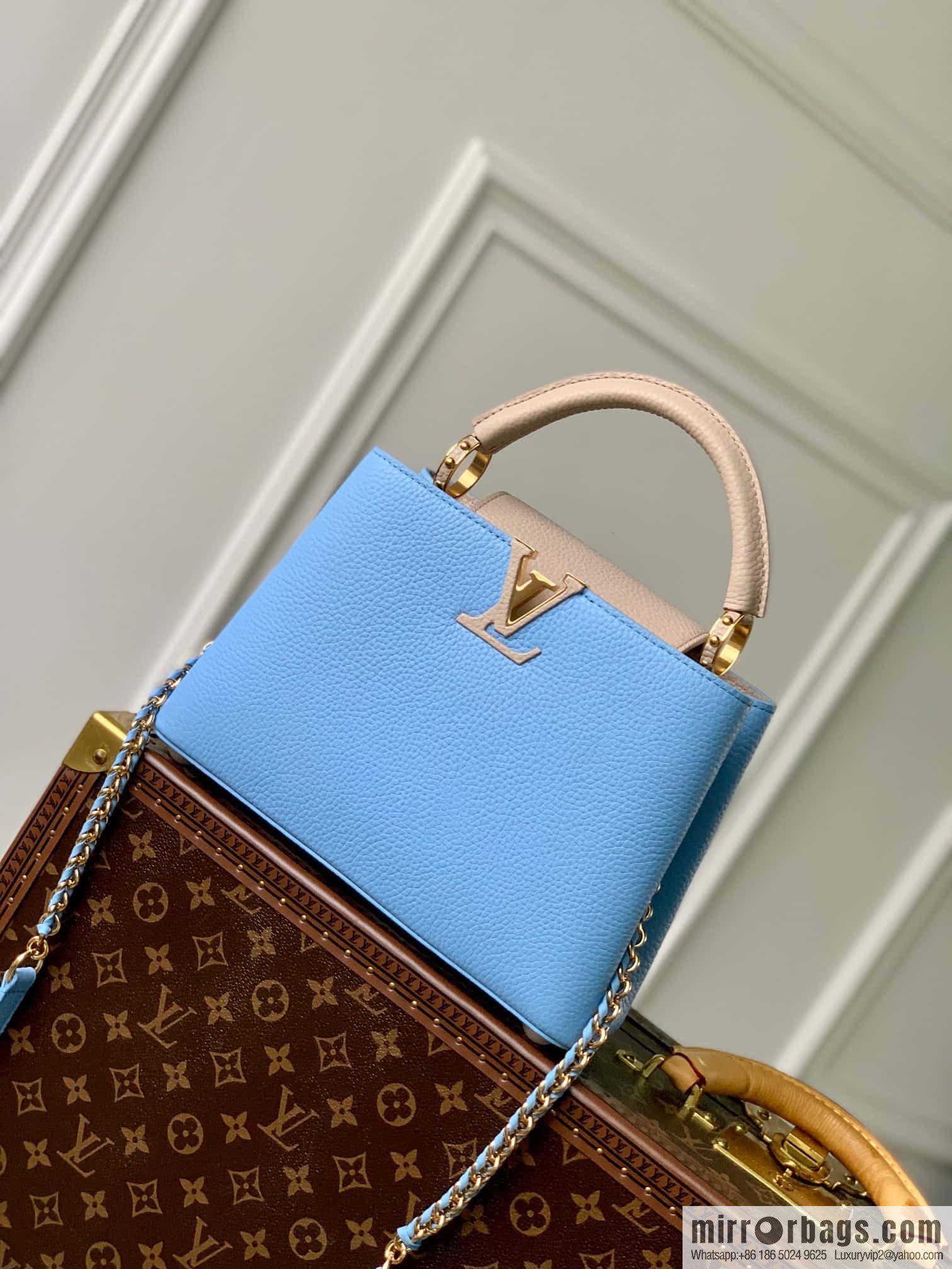 M21887 Capucines small, handbag