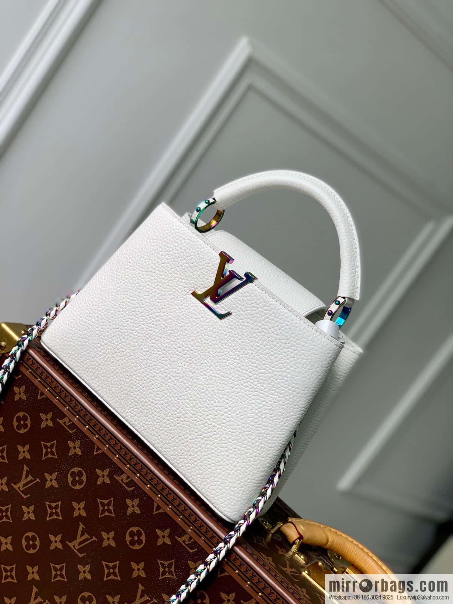 M22054 CAPUCINES small handbag