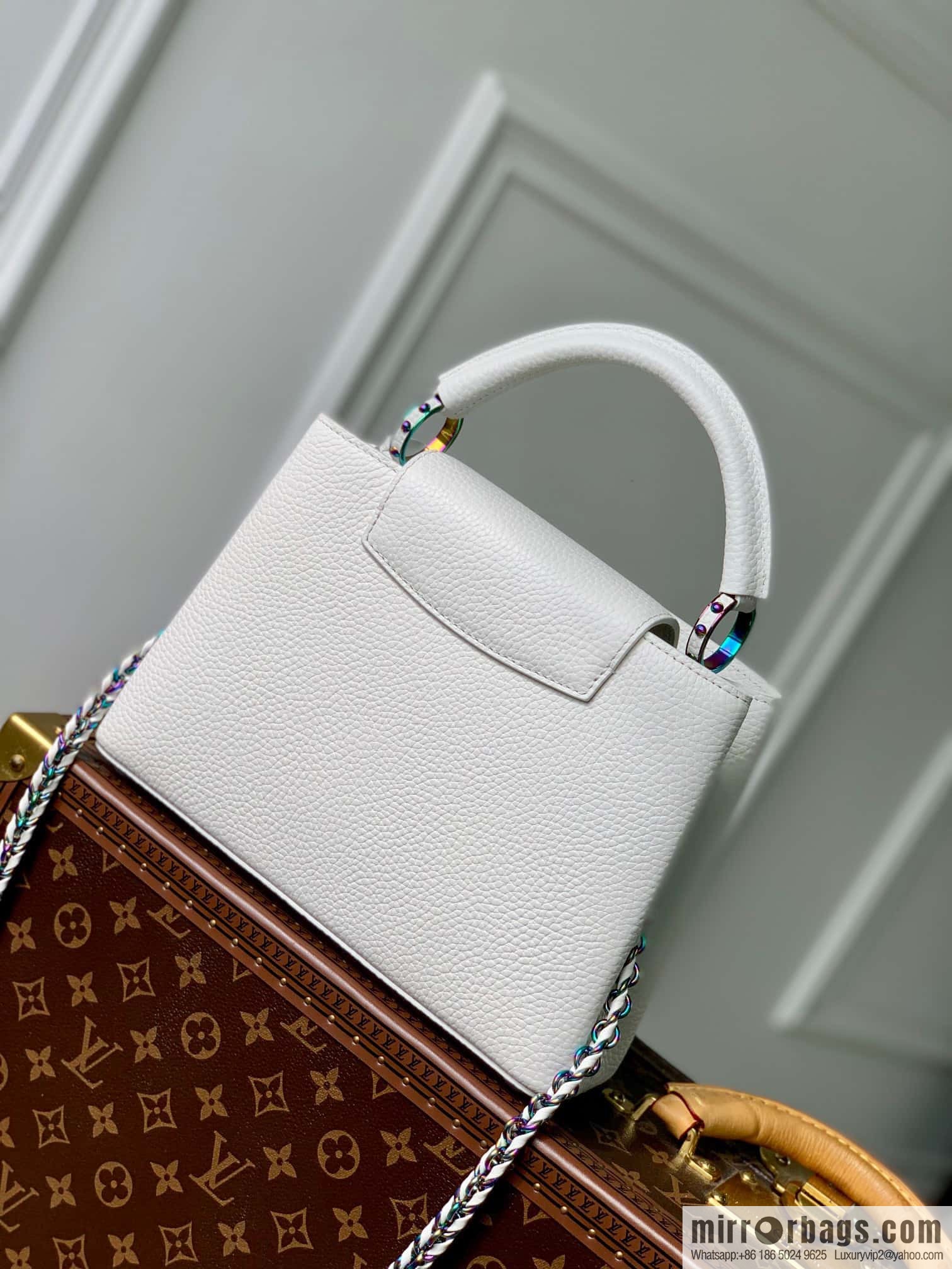 M22054 CAPUCINES small handbag