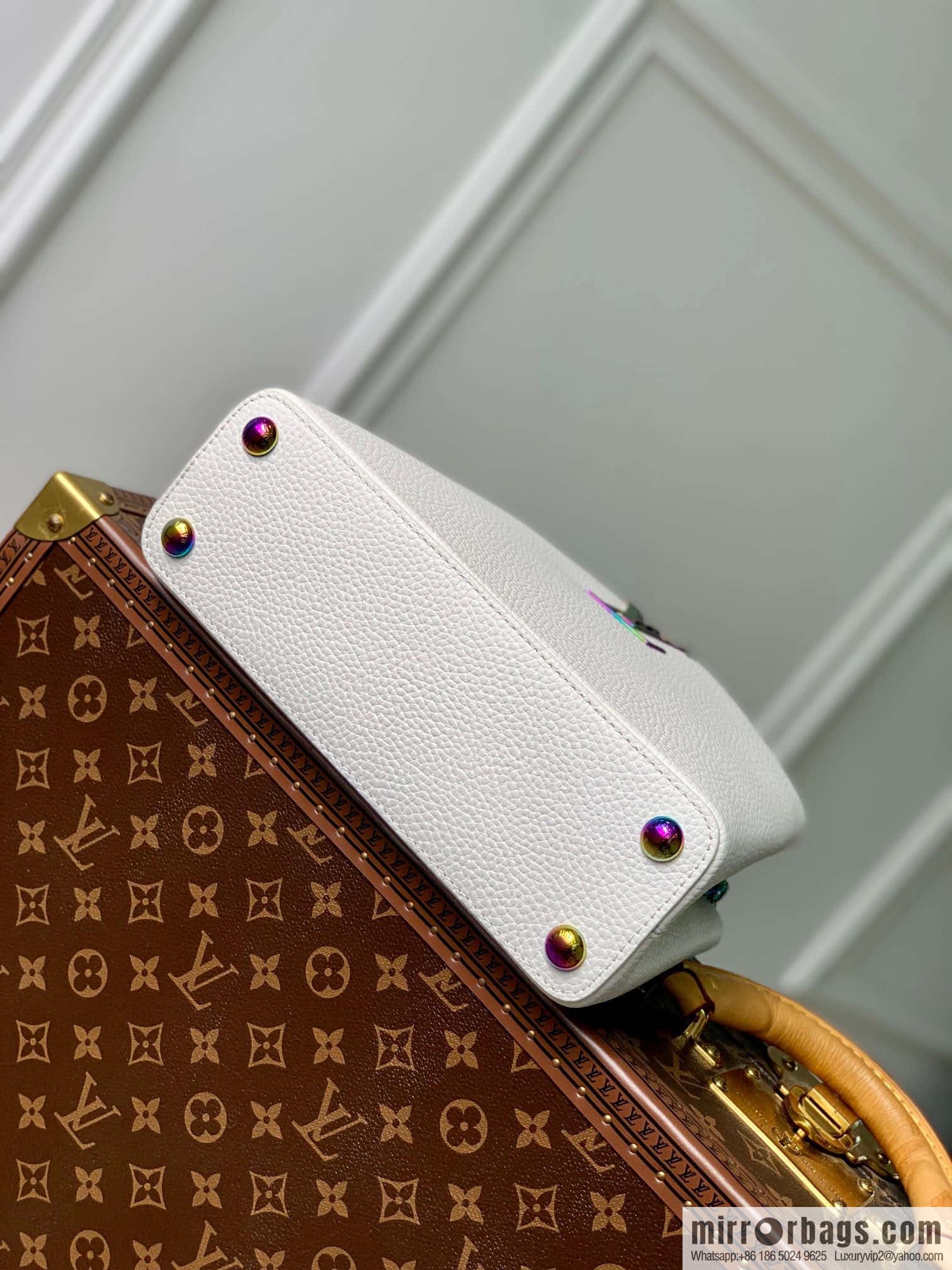 M22054 CAPUCINES small handbag