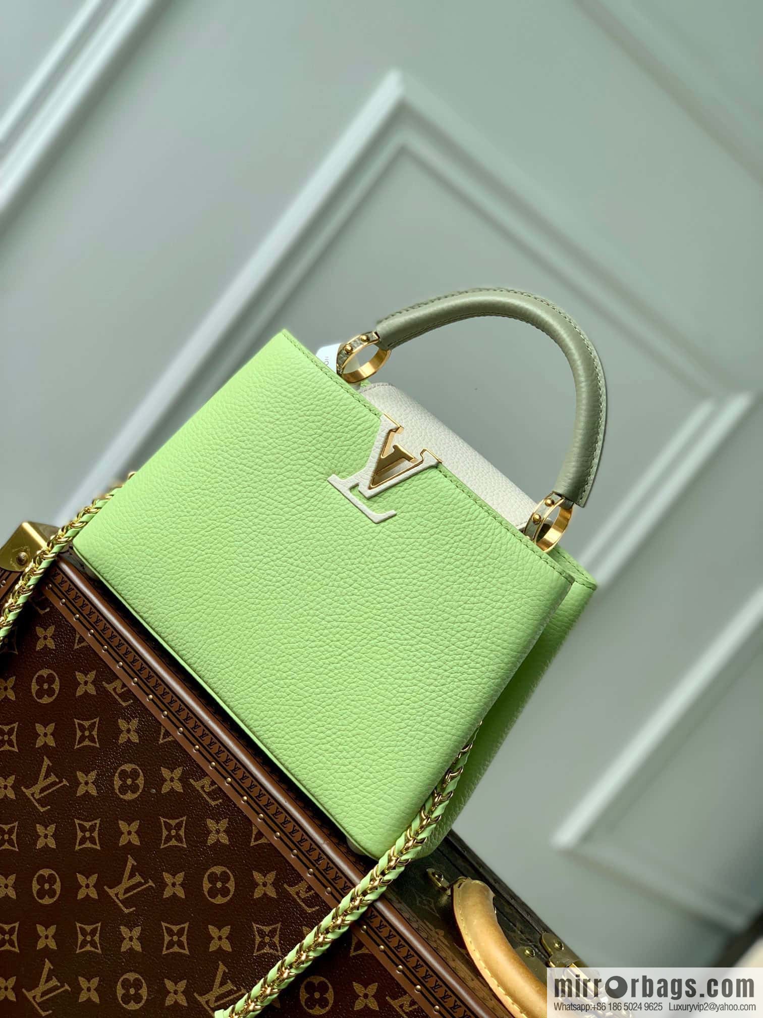 M21689 green with white M22055 CAPUCINES small handbag