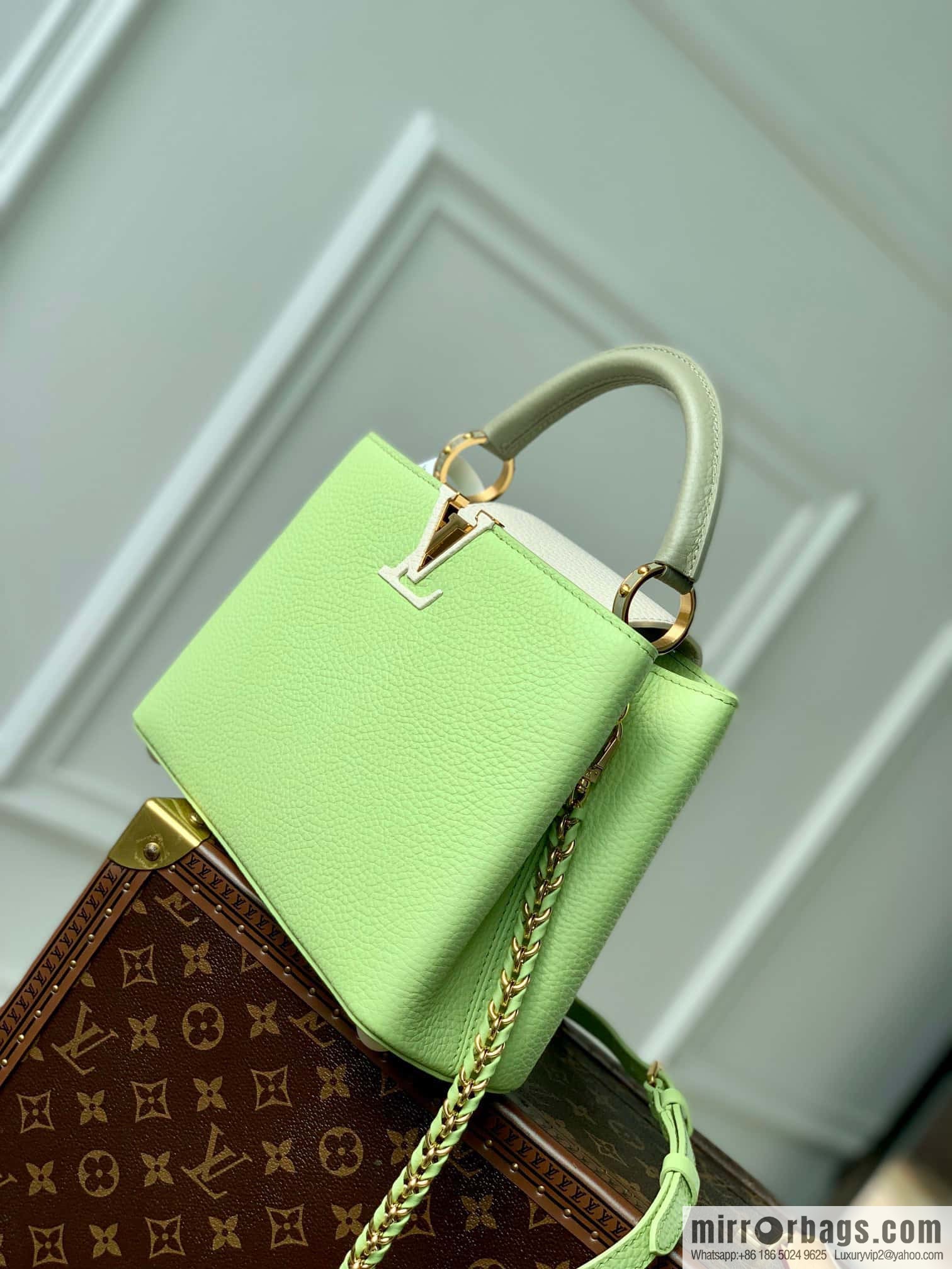 M21689 green with white M22055 CAPUCINES small handbag
