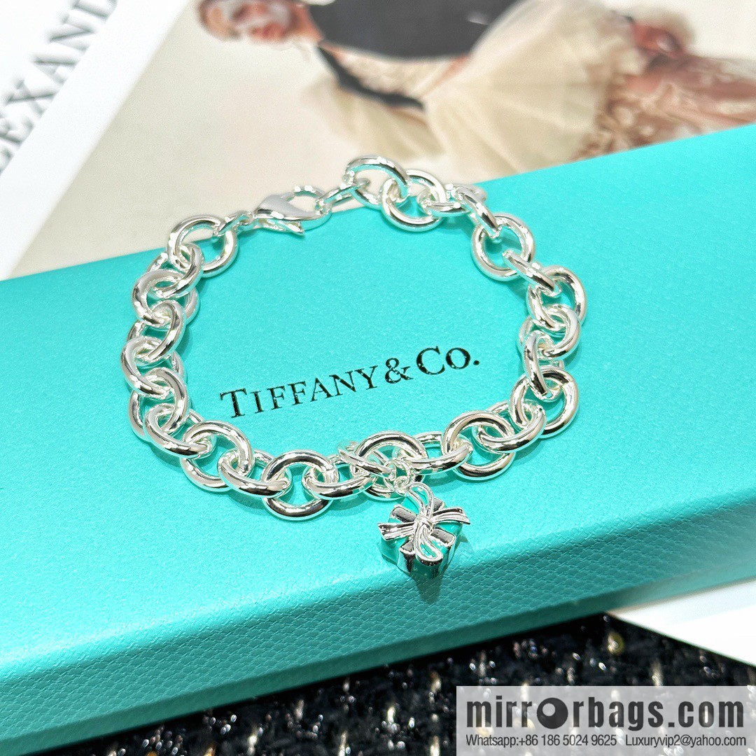 ☀Tiffany & Co. Tiffany LOVE Collection Blue Gift Box Bracelet