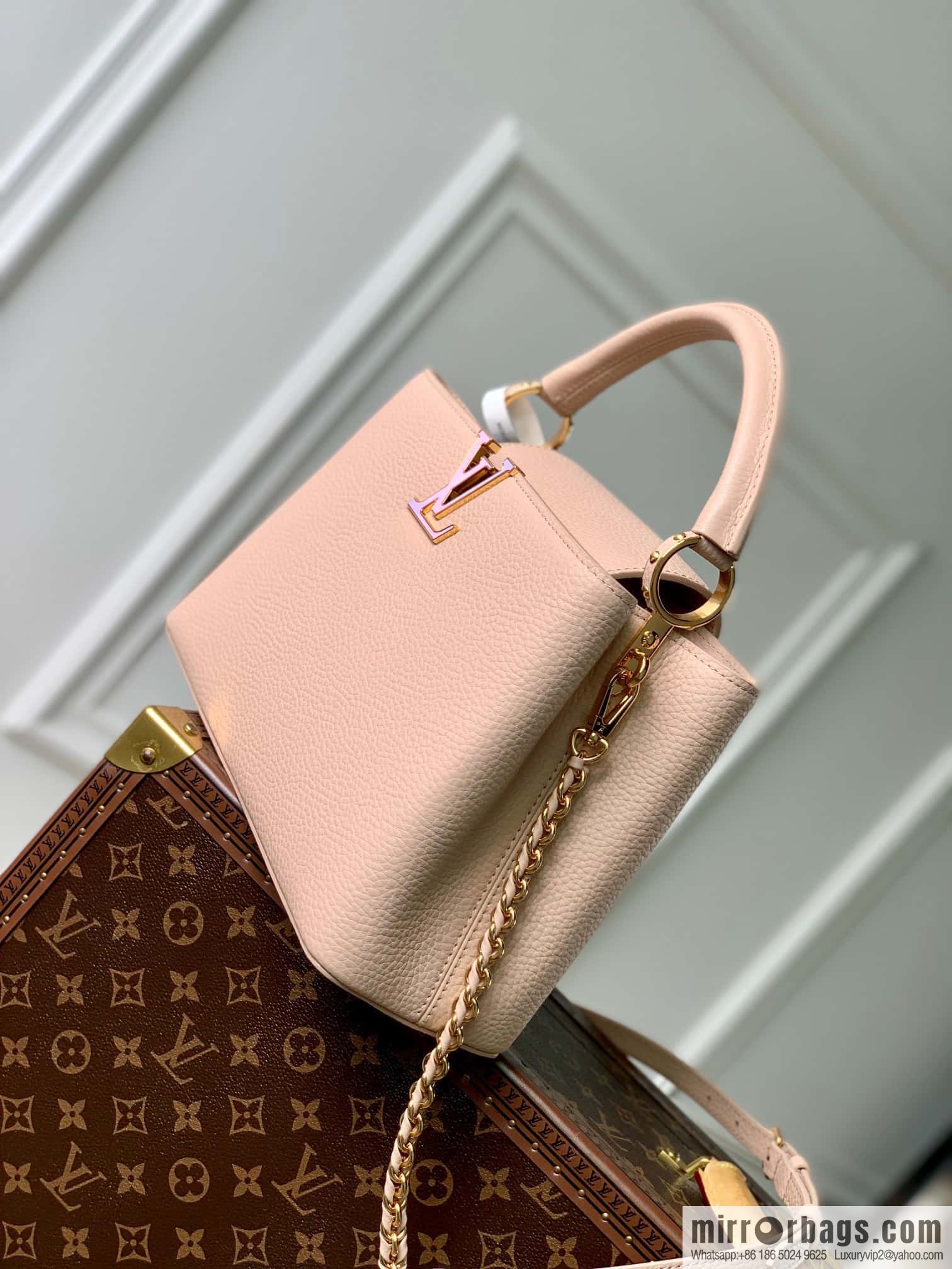 M23082 Pink White, Small M22055 CAPUCINES Small Handbag