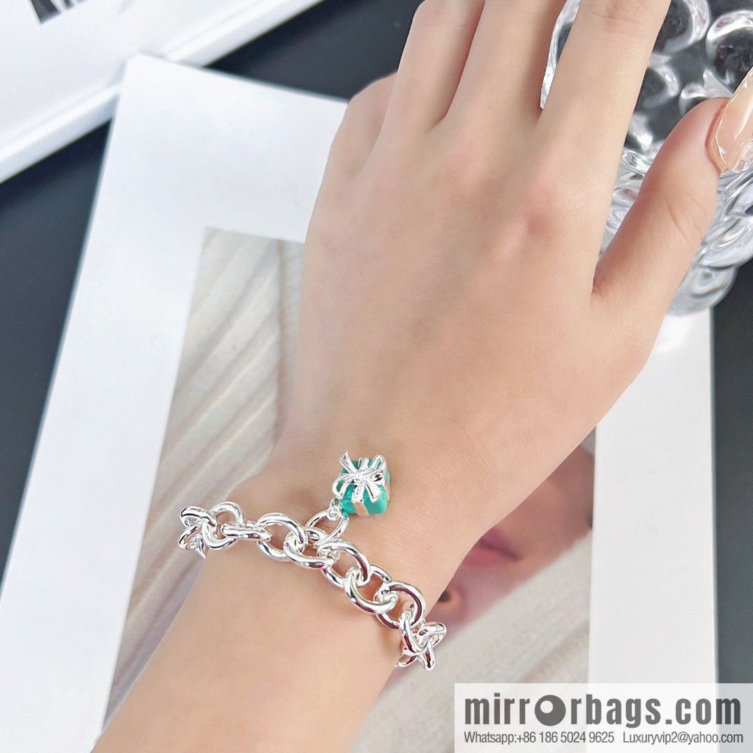☀Tiffany & Co. Tiffany LOVE Collection Blue Gift Box Bracelet