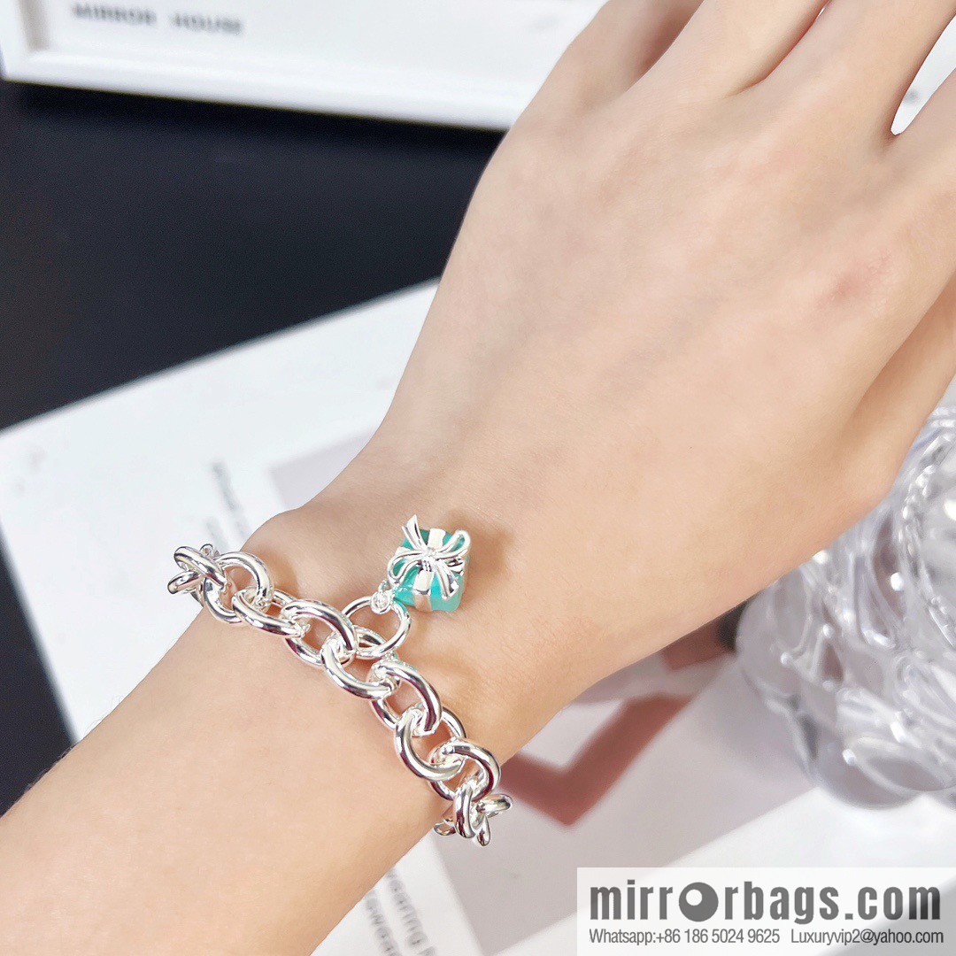 ☀Tiffany & Co. Tiffany LOVE Collection Blue Gift Box Bracelet