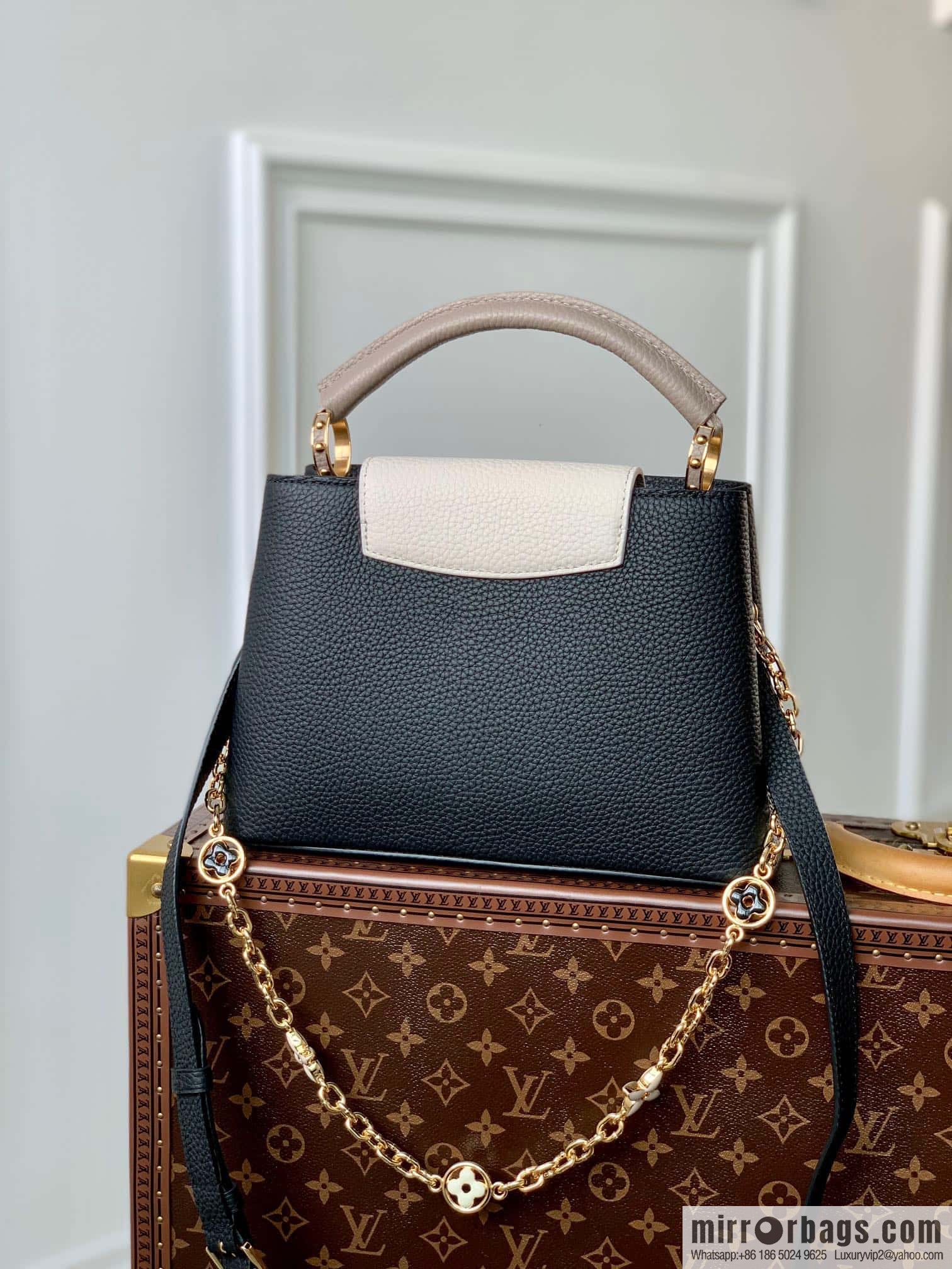 [Exclusive real shot M20708 black/small] Capucines BB handbag