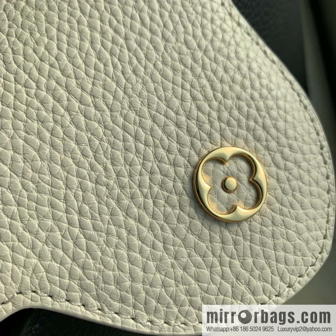 [Exclusive real shot M20708 black/small] Capucines BB handbag