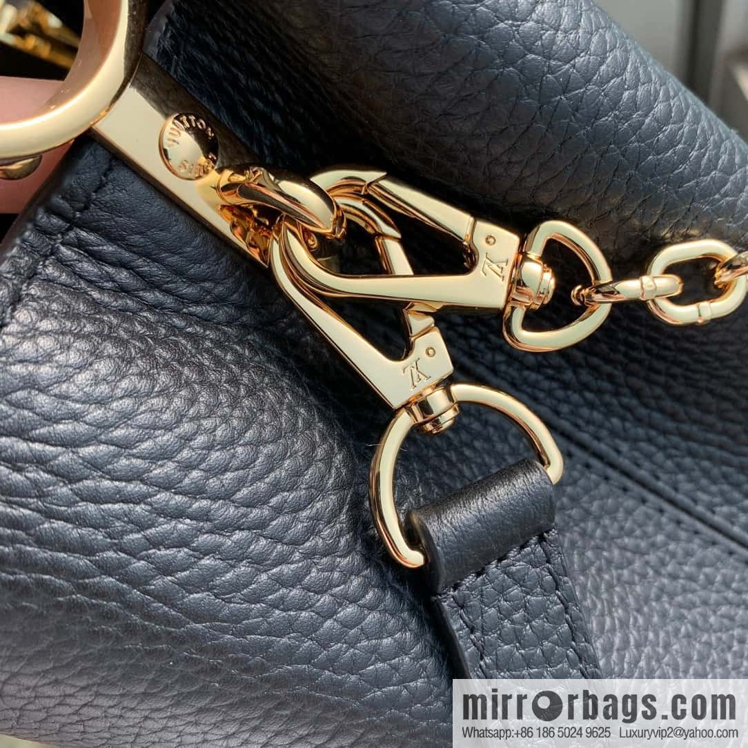 [Exclusive real shot M20708 black/mini] Capucines mini handbag