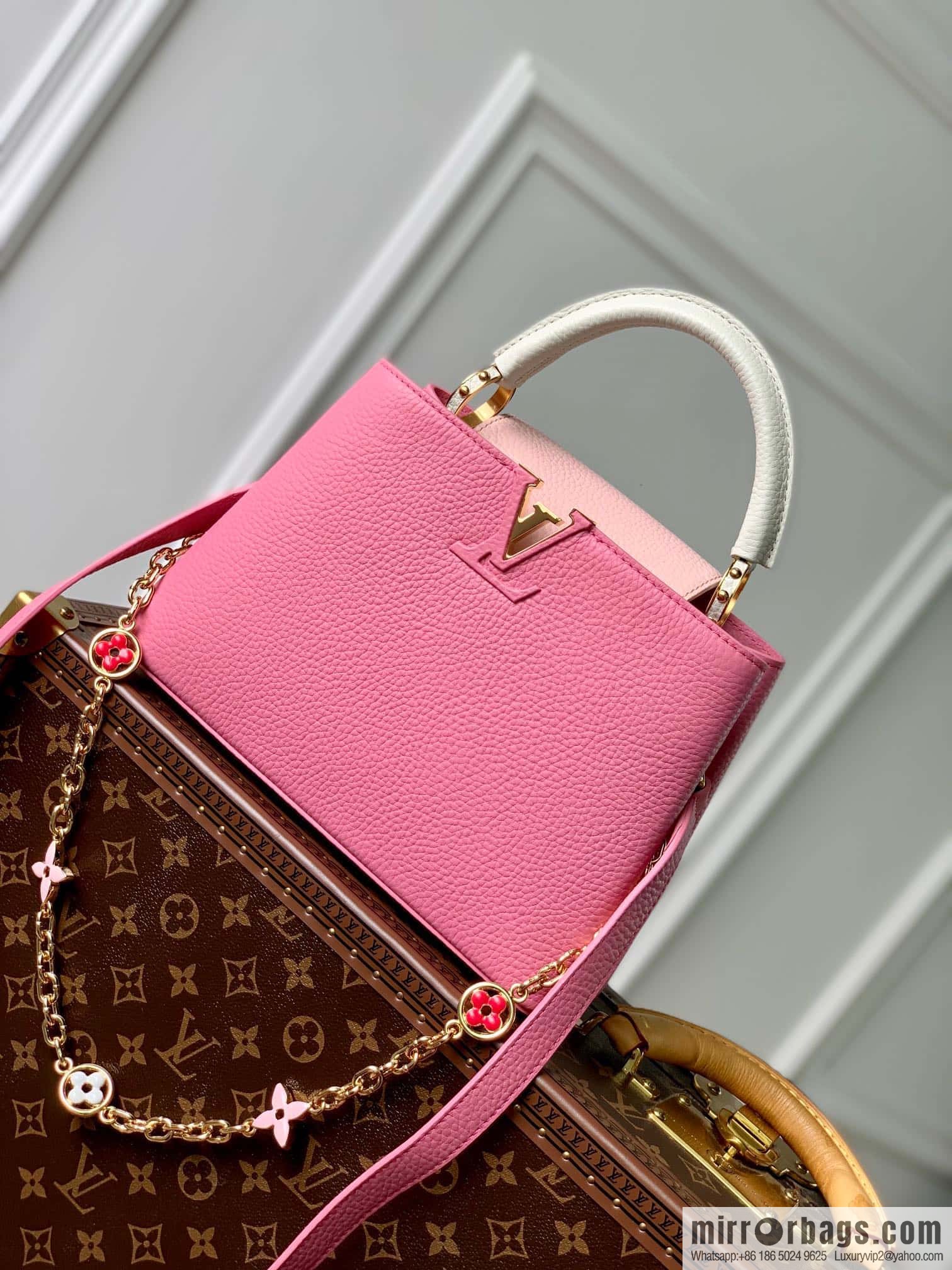 M22375 pink Capucines small handbag