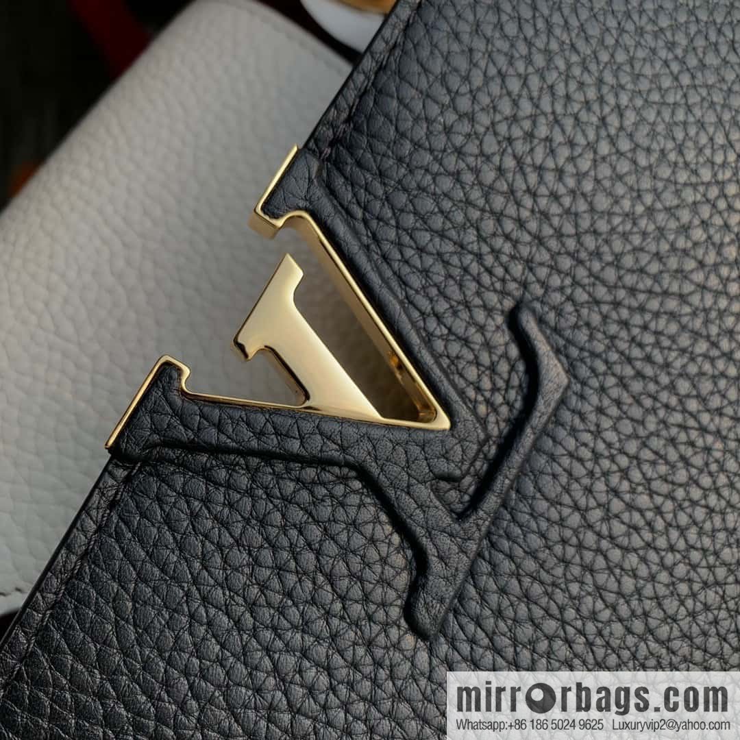 M22375 black small, this Capucines small handbag.