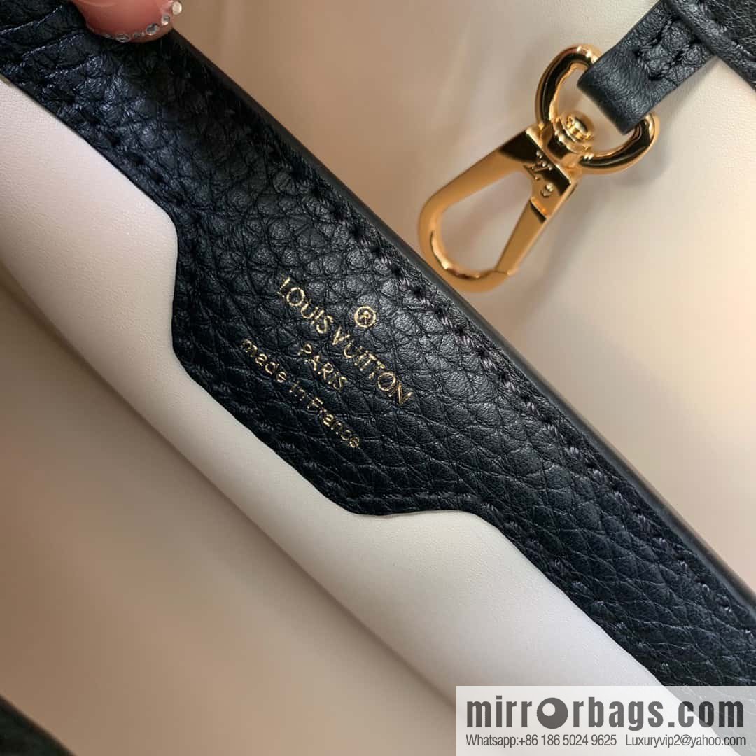 M22375 black small, this Capucines small handbag.