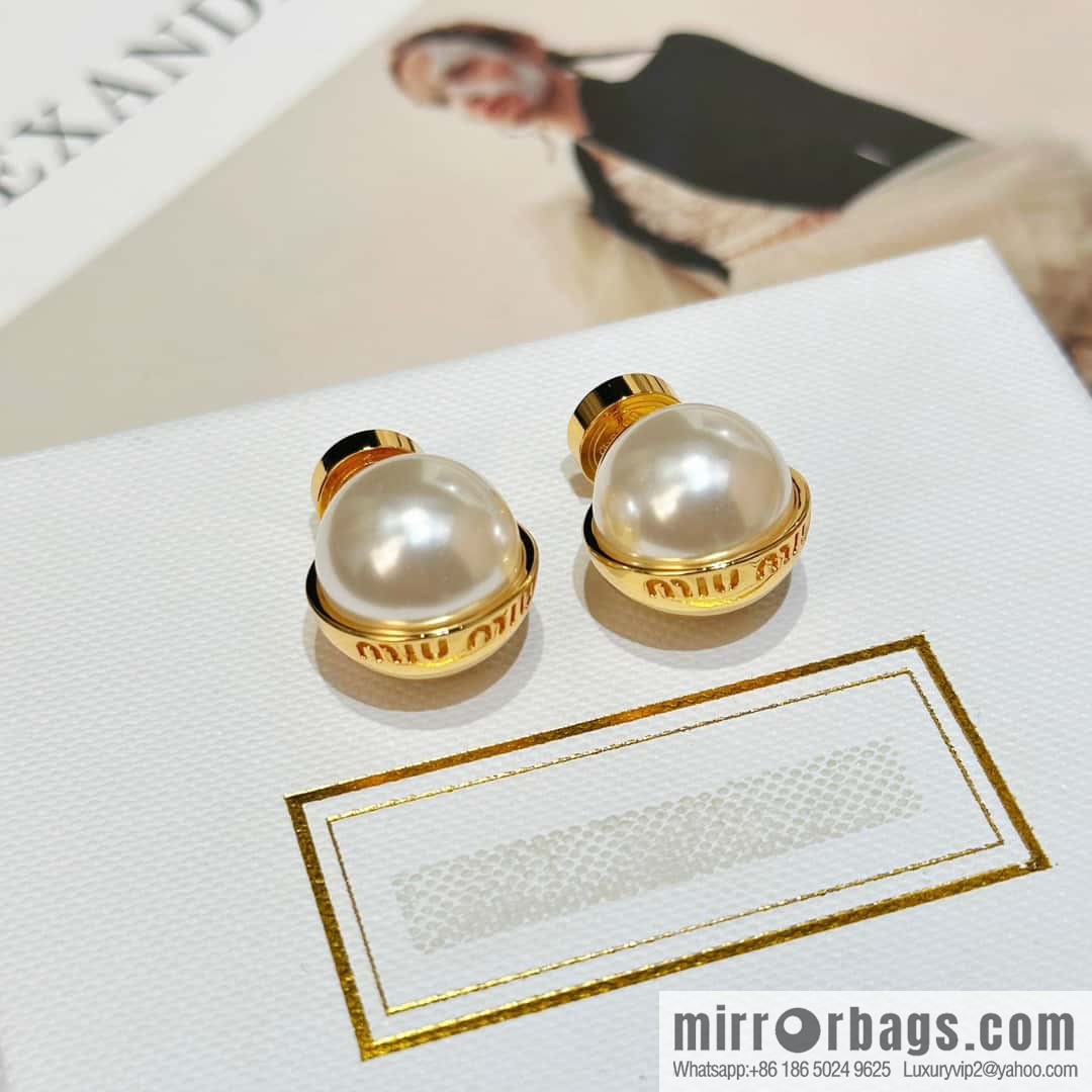 MIU MIU Miu Miu pearl smooth stud earrings
