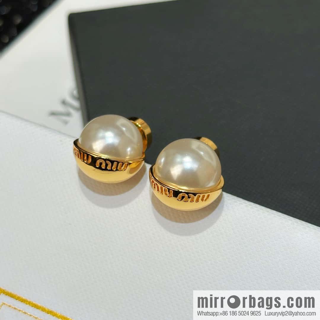 MIU MIU Miu Miu pearl smooth stud earrings