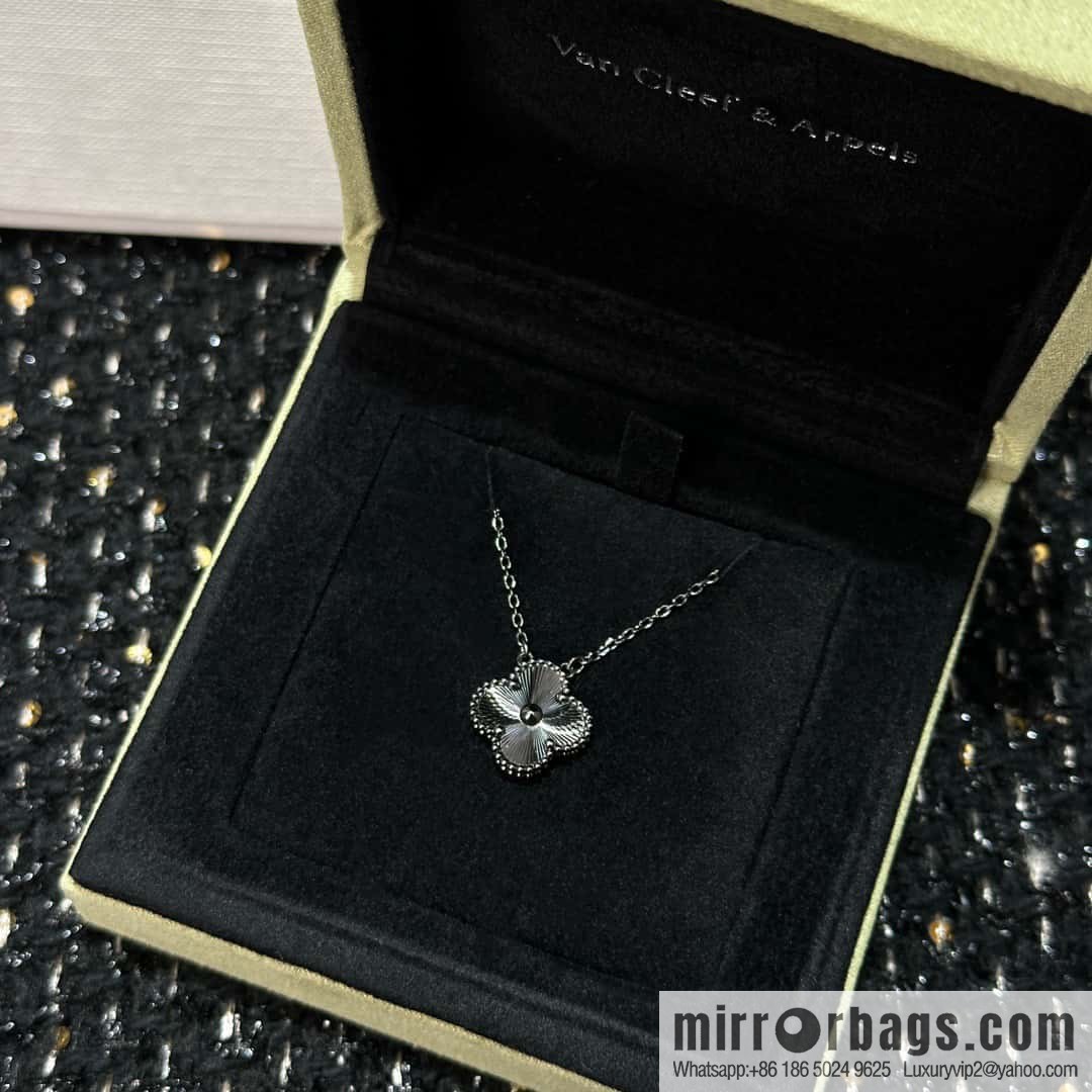 ☀️Van Cleef & Arpels Laser Gun Black Clover Necklace ☀
