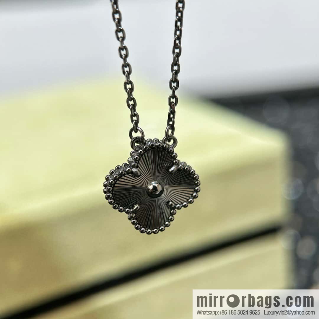 ☀️Van Cleef & Arpels Laser Gun Black Clover Necklace ☀