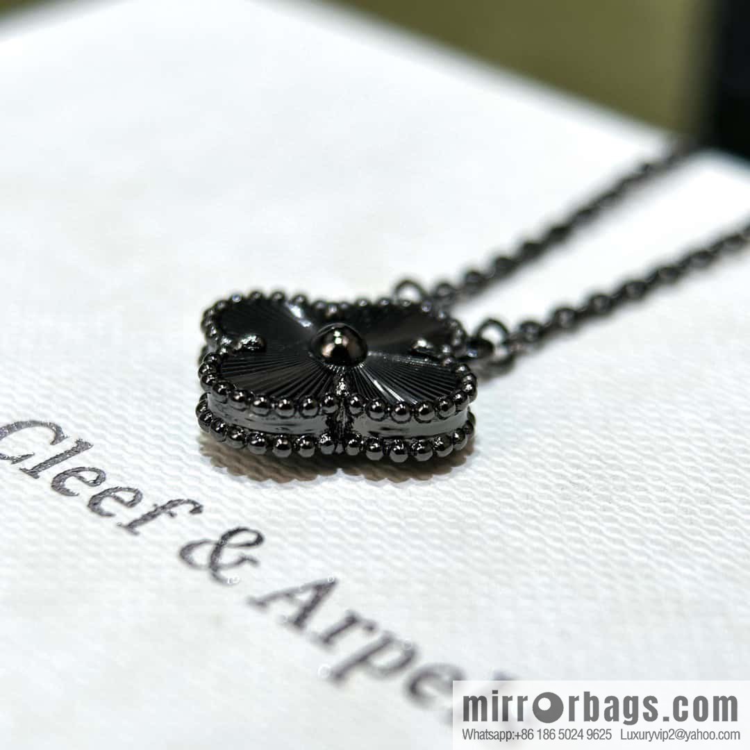 ☀️Van Cleef & Arpels Laser Gun Black Clover Necklace ☀