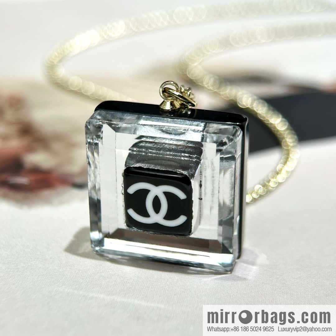 ☀️New ☑️ Chanel Double C Square Acrylic Necklace ☀️