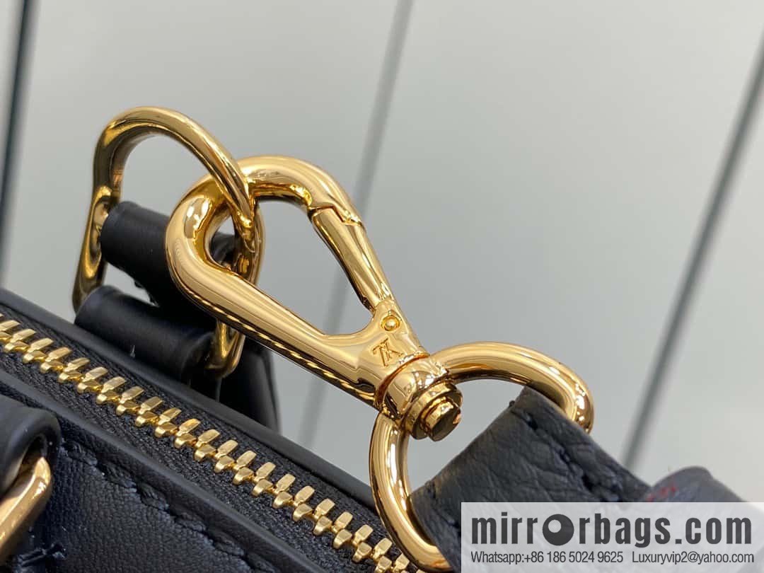 [Boutique‑grade] M22914 black full leather portable women's bag series Lock It MM handbag M22914 22925 22927 23061 Ays Lock It MM bag
