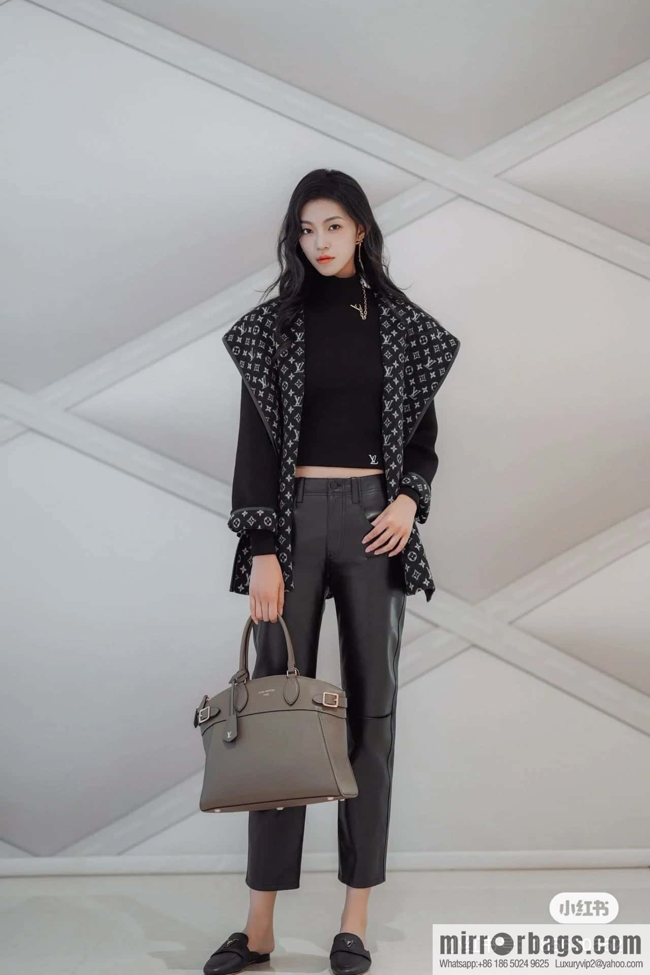 [Boutique‑grade] M22914 black full leather portable women's bag series Lock It MM handbag M22914 22925 22927 23061 Ays Lock It MM bag