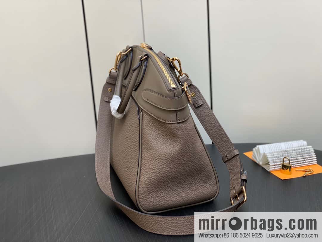 [Boutique‑grade] M22914 black full leather portable women's bag series Lock It MM handbag M22914 22925 22927 23061 Ays Lock It MM bag