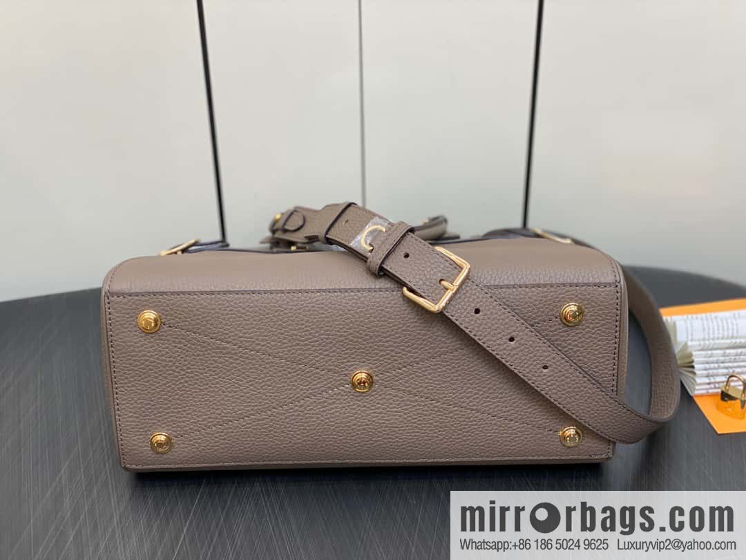 [Boutique‑grade] M22914 black full leather portable women's bag series Lock It MM handbag M22914 22925 22927 23061 Ays Lock It MM bag
