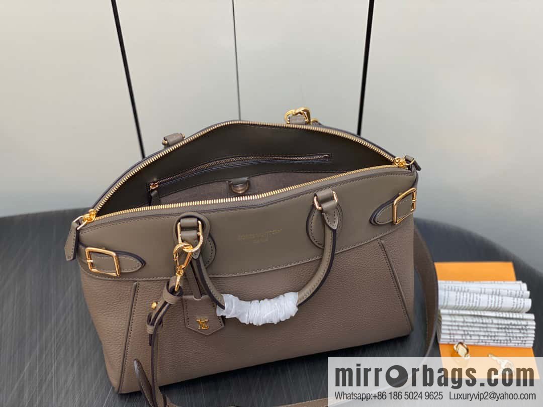 [Boutique‑grade] M22914 black full leather portable women's bag series Lock It MM handbag M22914 22925 22927 23061 Ays Lock It MM bag