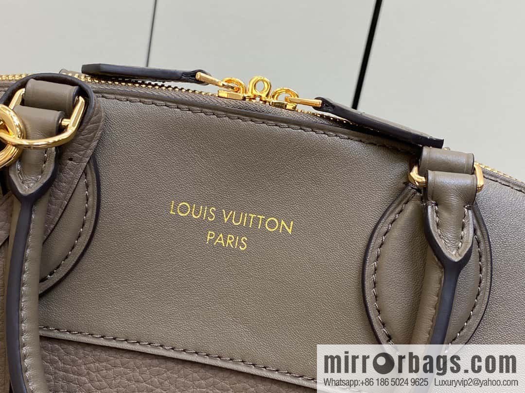 [Boutique‑grade] M22914 black full leather portable women's bag series Lock It MM handbag M22914 22925 22927 23061 Ays Lock It MM bag