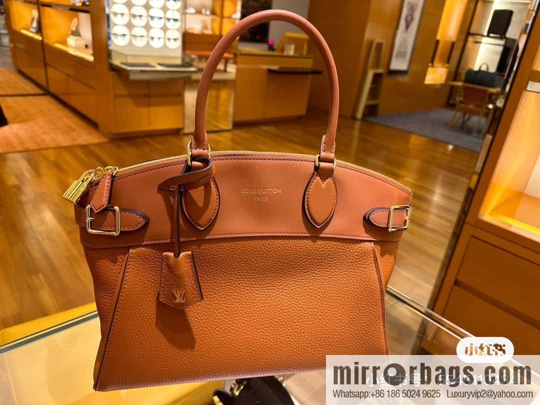 [Boutique‑grade] M22914 black full leather portable women's bag series Lock It MM handbag M22914 22925 22927 23061 Ays Lock It MM bag