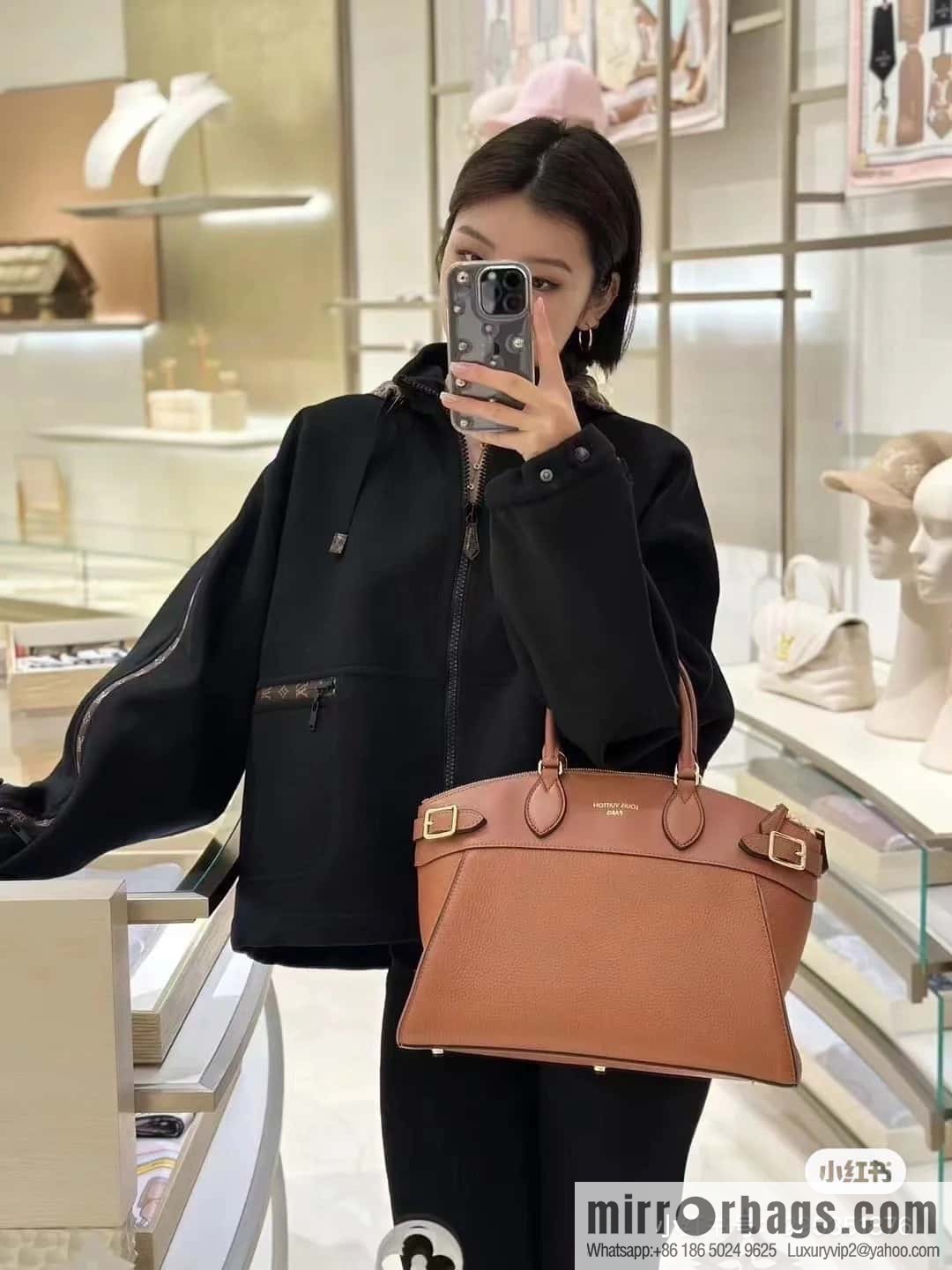 [Boutique‑grade] M22914 black full leather portable women's bag series Lock It MM handbag M22914 22925 22927 23061 Ays Lock It MM bag