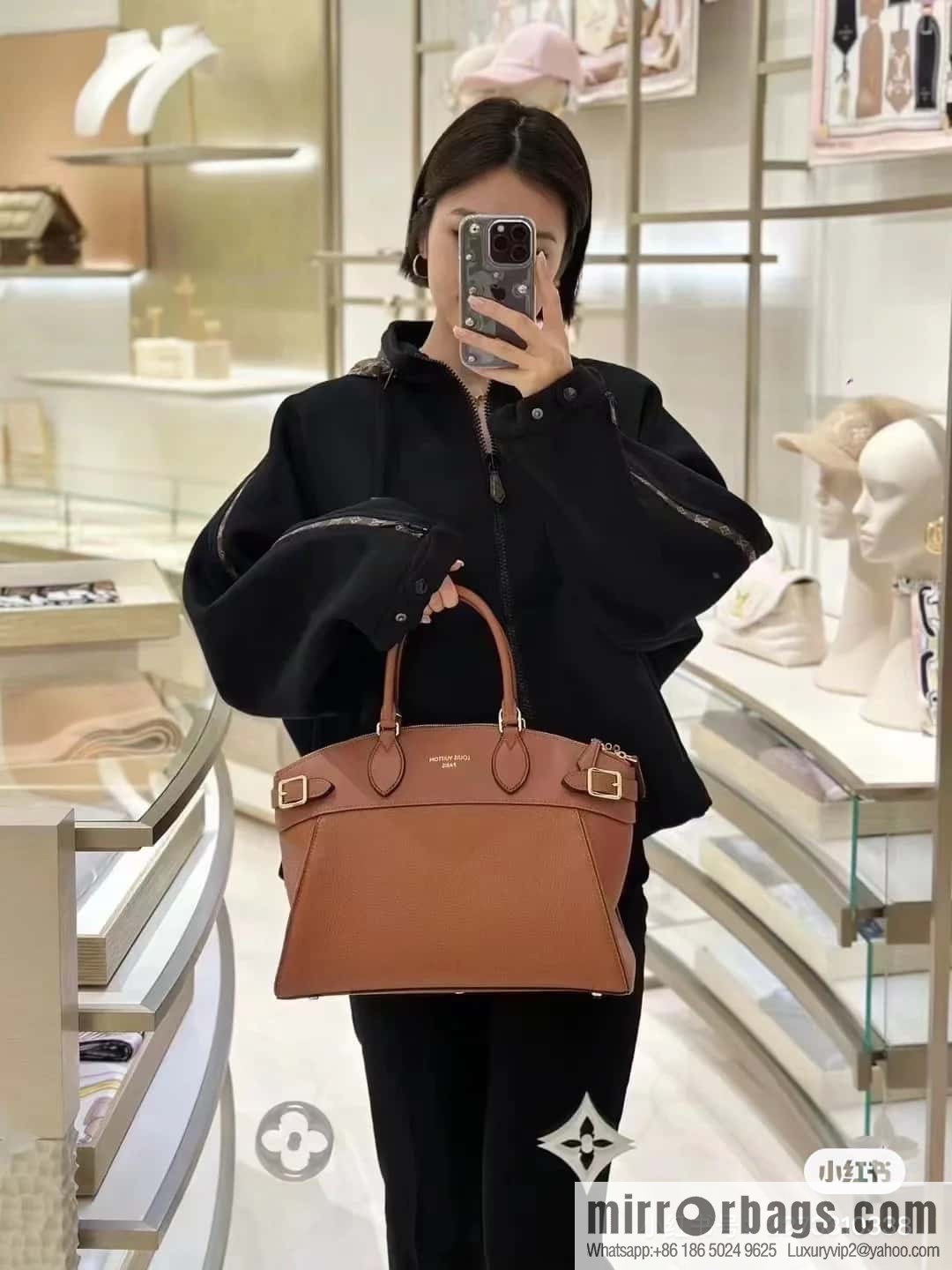 [Boutique‑grade] M22914 black full leather portable women's bag series Lock It MM handbag M22914 22925 22927 23061 Ays Lock It MM bag