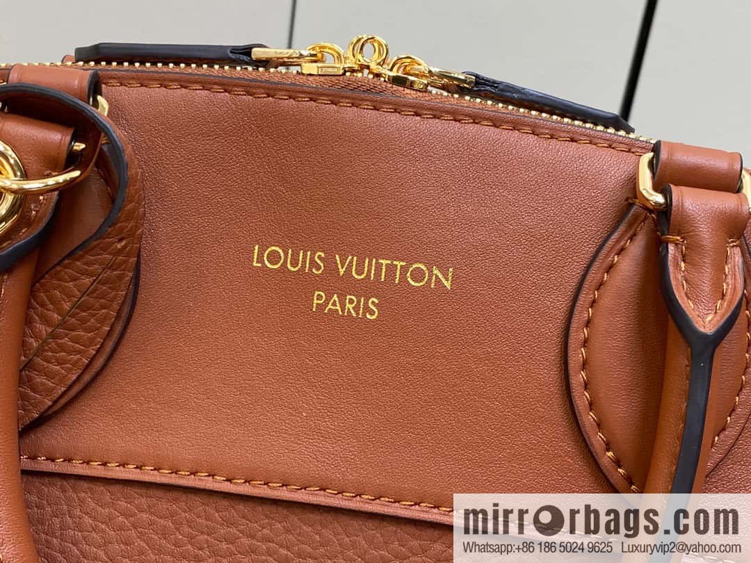 [Boutique‑grade] M22914 black full leather portable women's bag series Lock It MM handbag M22914 22925 22927 23061 Ays Lock It MM bag